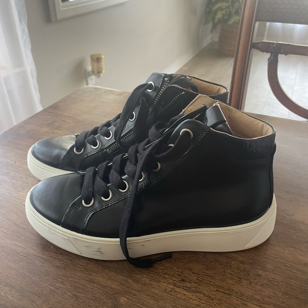 ECCO High Top Sneaker